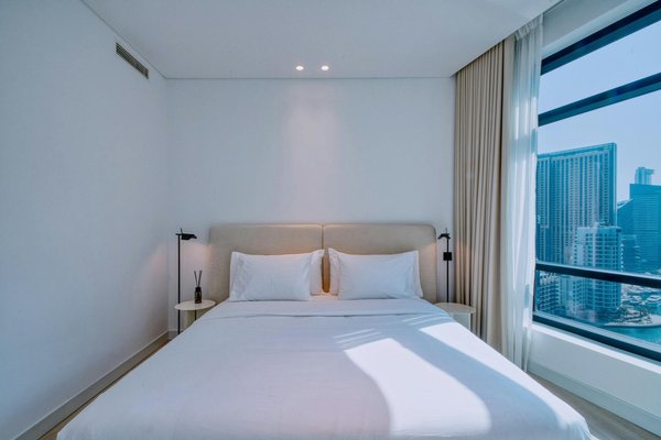 Où séjourner en Espagne pour des vacances avec des cours de cuisine tapas et des visites de marchés locaux?